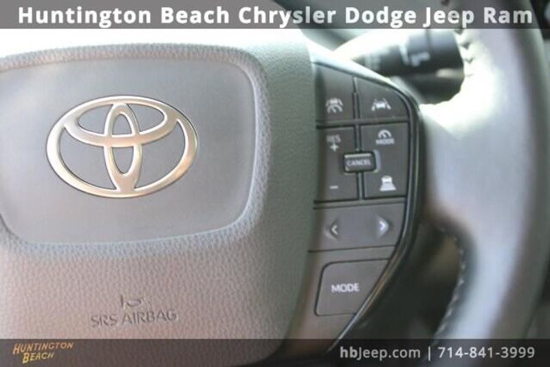 2023 Toyota Prius XLEImage 16