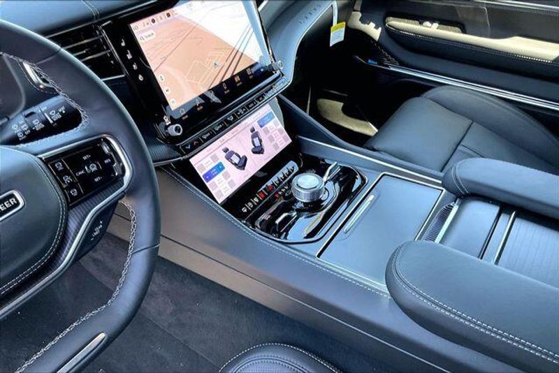 2026 Jeep Grand Wagoneer L Summit Obsidian 4x4Image 7