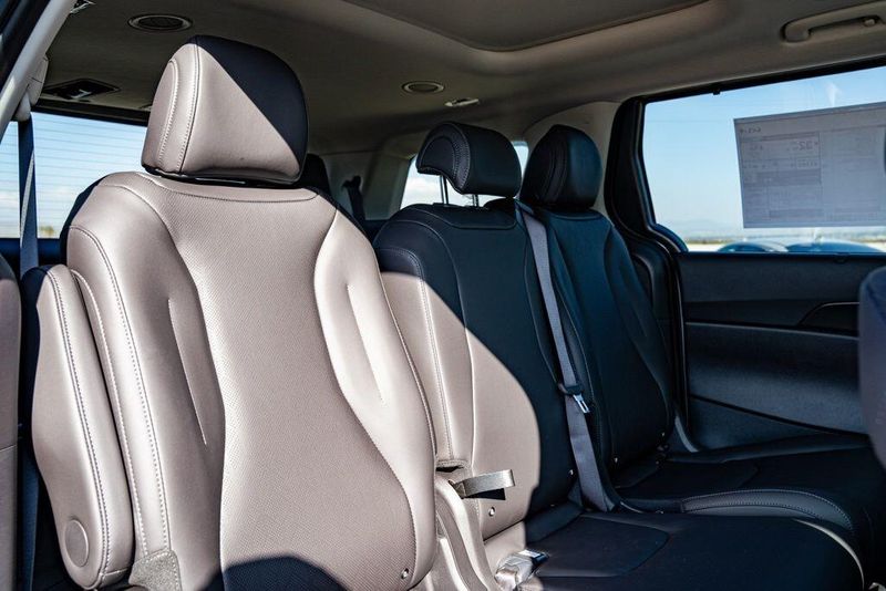 New 2026 Kia Carnival Hybrid SXImage 18