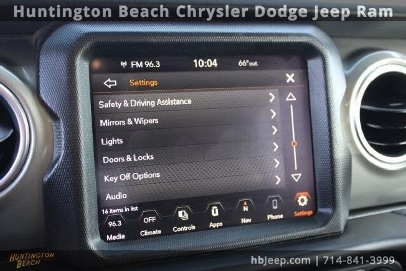 2022 Jeep Wrangler Unlimited SaharaImage 30