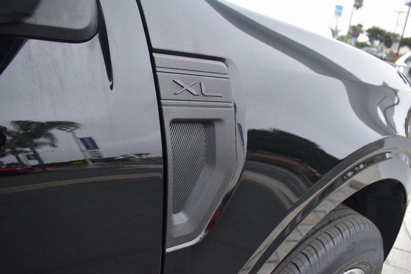 New 2025 Ford Maverick XLImage 5