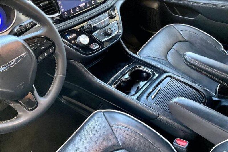 Used 2023 Chrysler Pacifica Hybrid LimitedImage 17