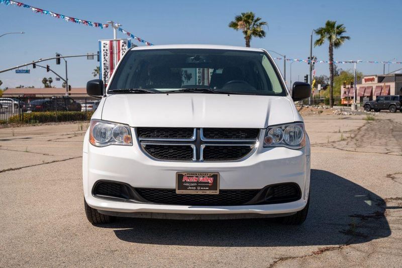 Used 2018 Dodge Grand Caravan SEImage 2