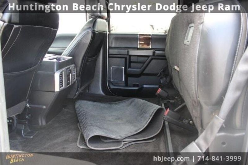 2015 Ford F-150 PlatinumImage 36