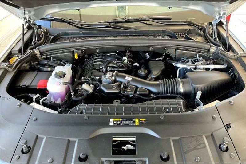 New 2025 Jeep Grand Cherokee L Laredo 4x4Image 9