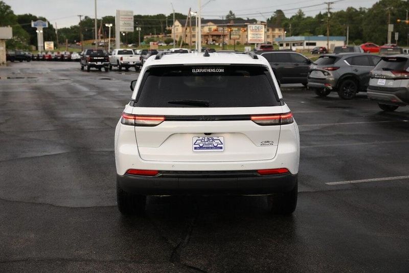 2025 Jeep Grand Cherokee Altitude 4x2Image 10