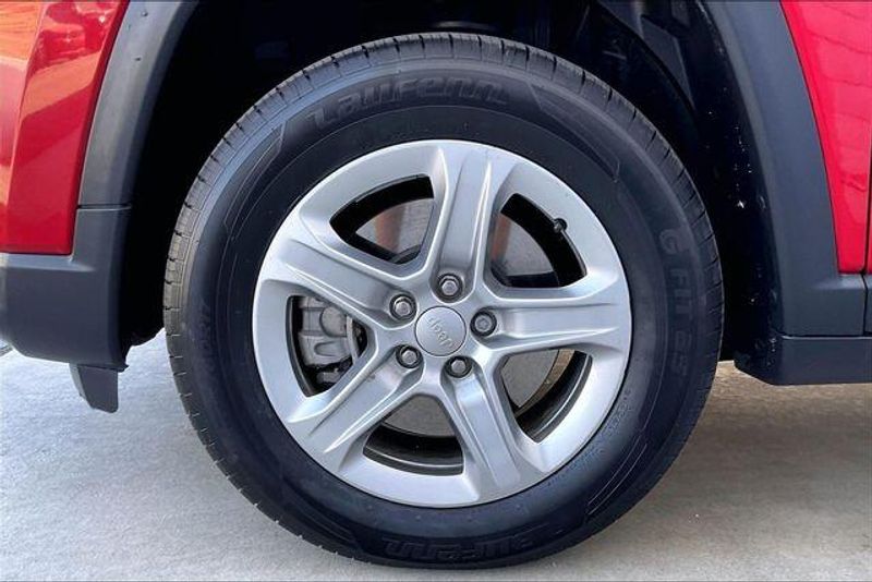 Used 2023 Jeep Compass LatitudeImage 8