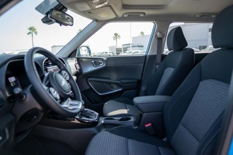 2025 Kia Soul LXImage 10