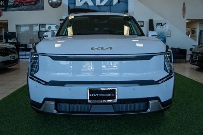 New 2026 Kia EV9 WindImage 2