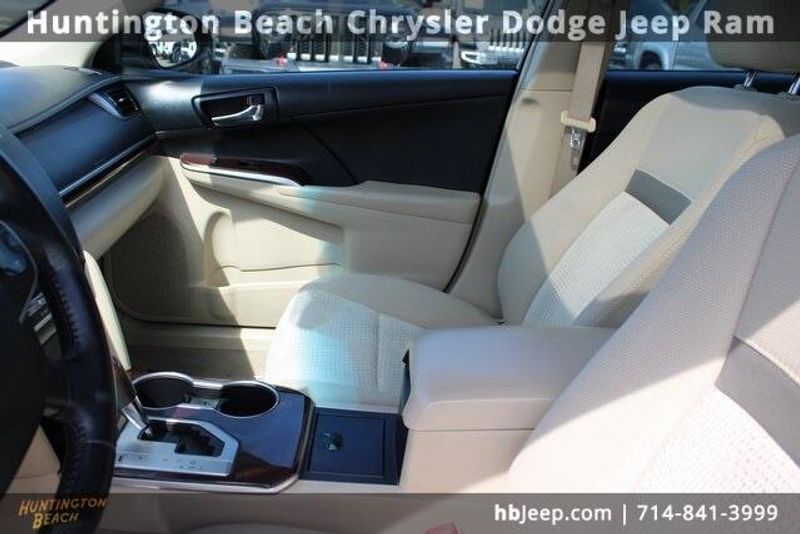 2014 Toyota Camry XLEImage 23