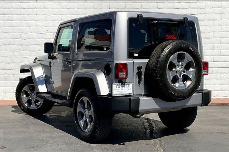 Used 2018 Jeep Wrangler JK SaharaImage 9