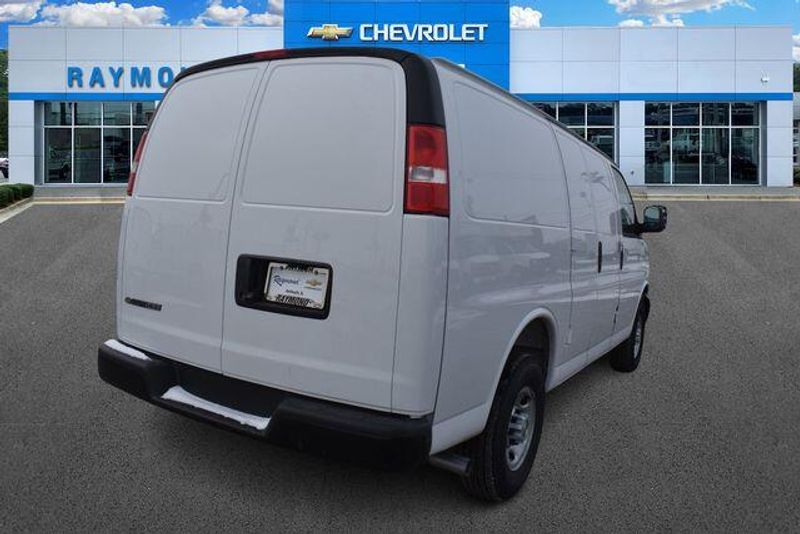 New 2025 Chevrolet Express 2500 Work VanImage 4