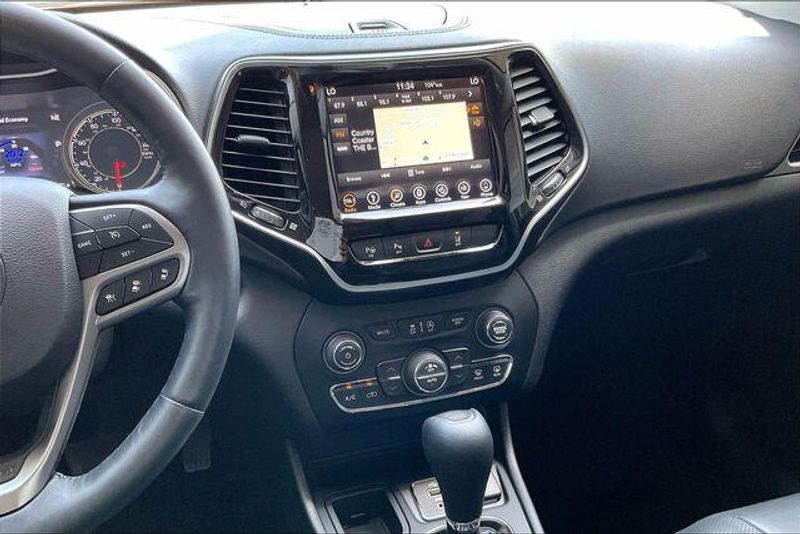 Used 2019 Jeep Cherokee LimitedImage 5