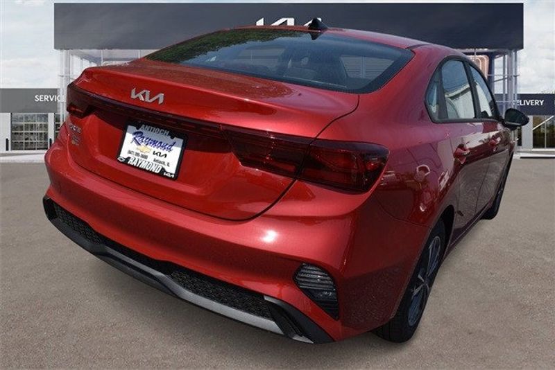 2024 Kia Forte LXSImage 3