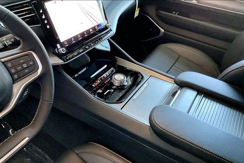 2026 Jeep Grand Wagoneer Limited Altitude 4x4Image 6