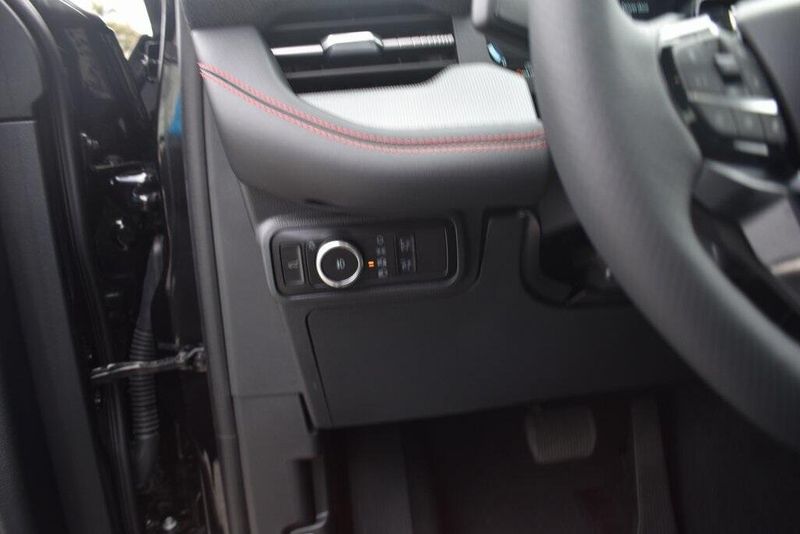New 2025 Ford Explorer STImage 18