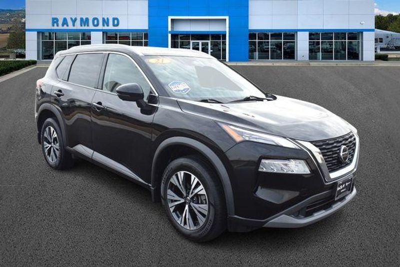 Used 2021 Nissan Rogue SVImage 1