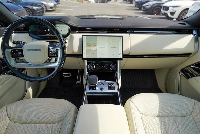 2023 Land Rover Range Rover SE photo 35