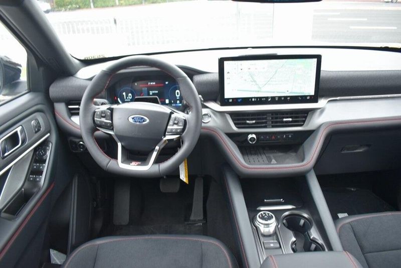 New 2025 Ford Explorer STImage 13