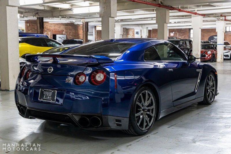 2015 Nissan GT-R PremiumImage 5