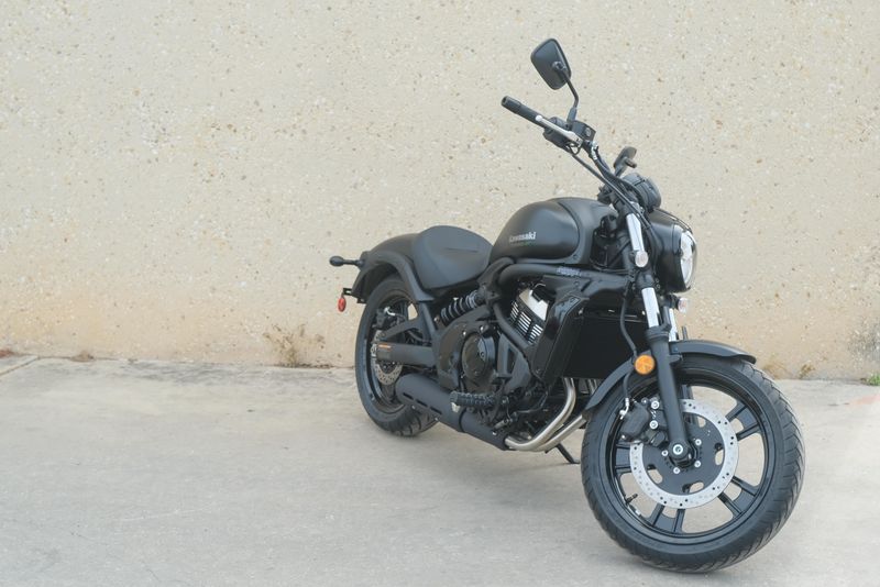 2025 KAWASAKI VULCAN S METALLIC FLAT SPARK BLACK 