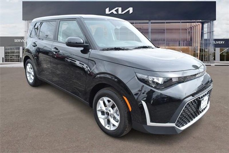 2024 Kia Soul LXImage 11