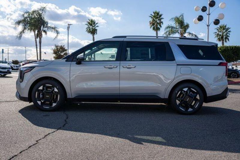 New 2026 Kia Carnival EXImage 4