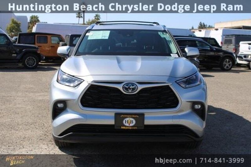 2021 Toyota Highlander Hybrid XLEImage 2