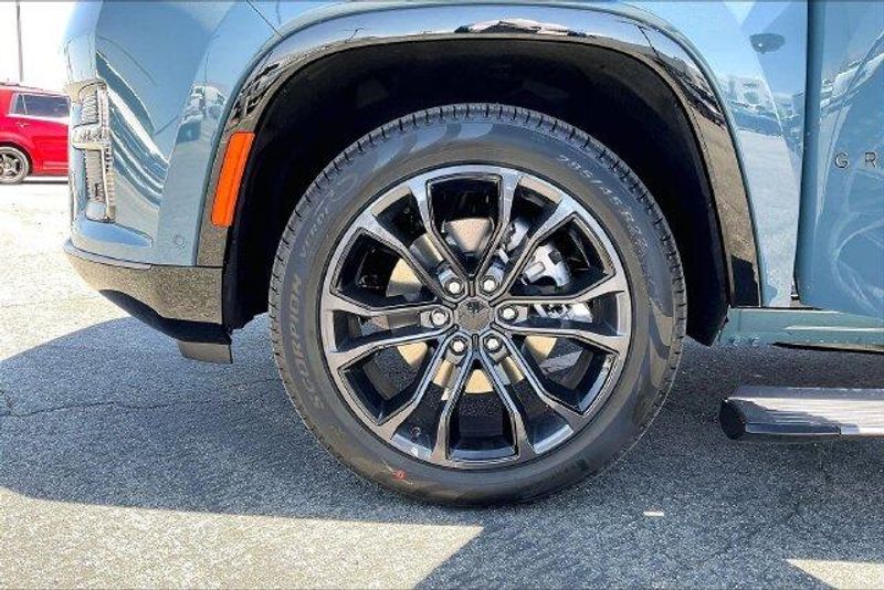 2026 Jeep Grand Wagoneer Summit Obsidian 4x4Image 10