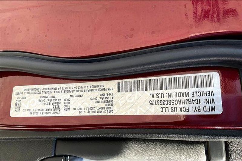 New 2025 Jeep Grand Cherokee Laredo X 4x4Image 15