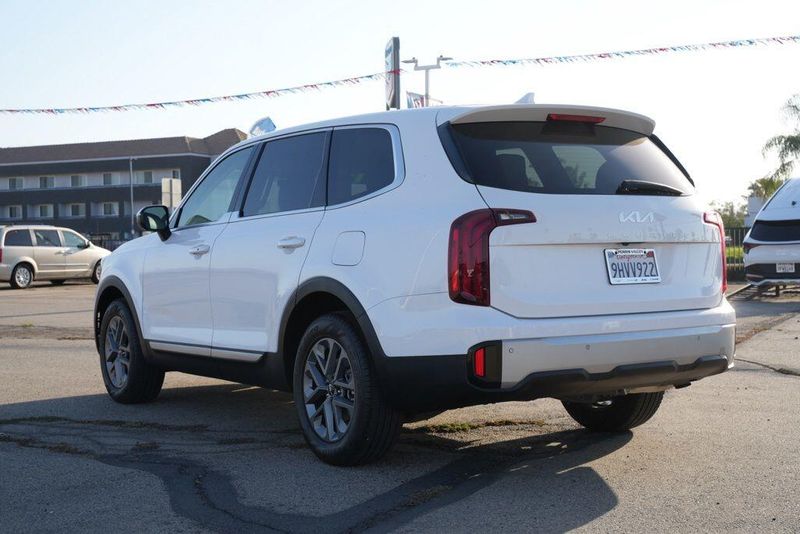 Used 2024 Kia Telluride LXImage 5