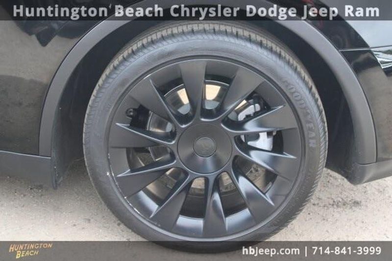 2023 Tesla Model Y Long RangeImage 8