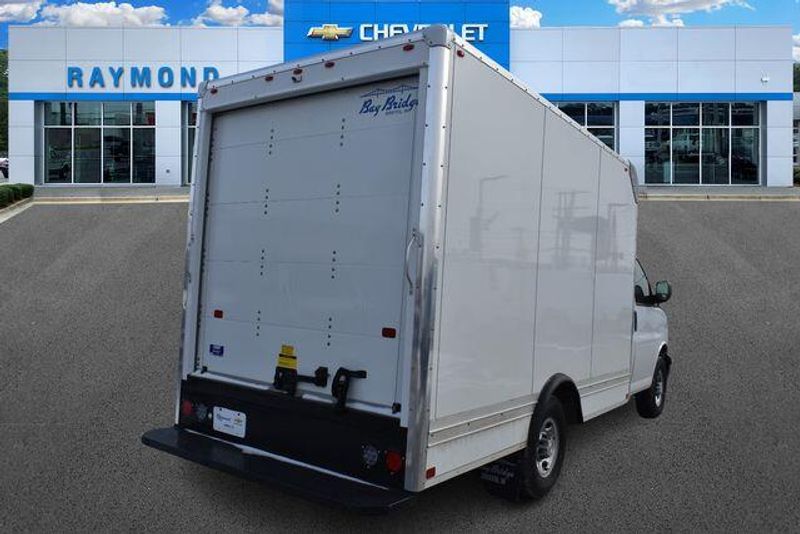 New 2025 Chevrolet Express 3500 Work VanImage 4
