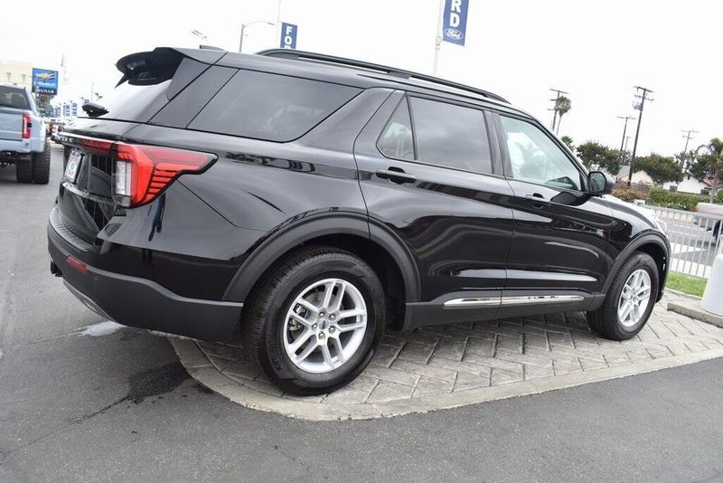 New 2025 Ford Explorer ActiveImage 2