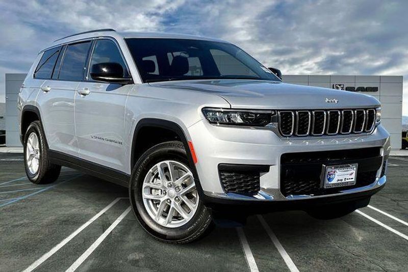 New 2025 Jeep Grand Cherokee L Laredo 4x4Image 14