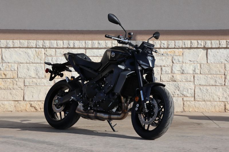 2024 YAMAHA MT09 MATTE RAVEN BLACK 
