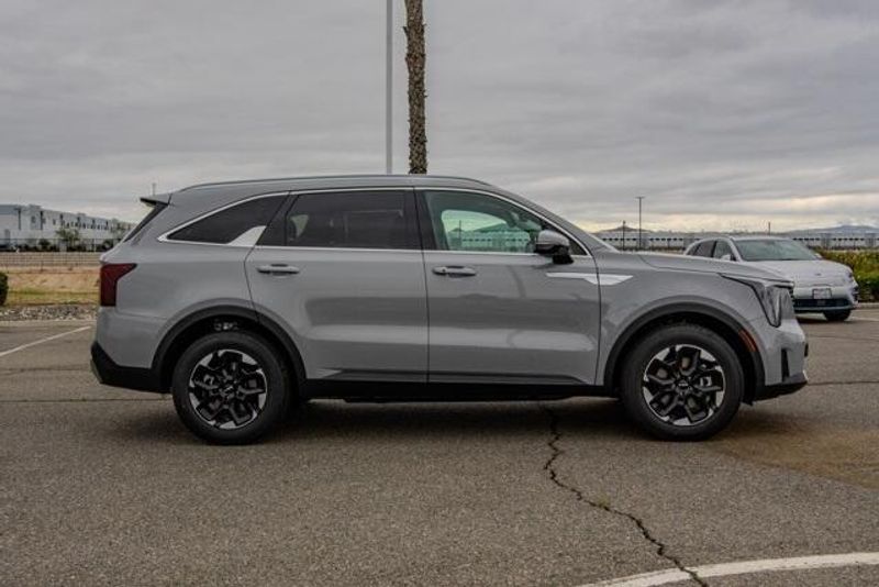 2025 Kia Sorento SImage 8