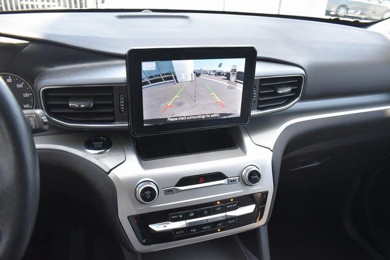Used 2022 Ford Explorer XLTImage 19