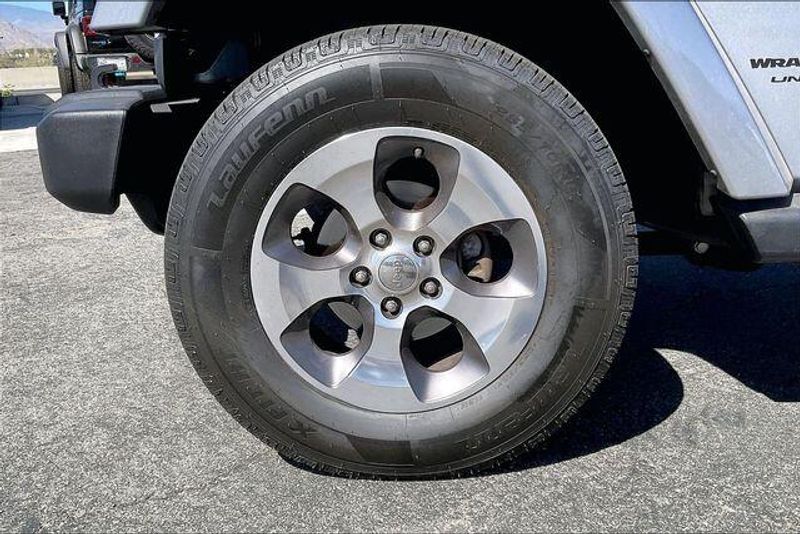 Used 2018 Jeep Wrangler JK Unlimited SaharaImage 8