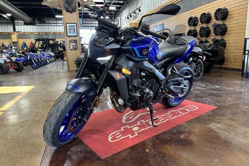 2024 YAMAHA MT09 TEAM BLUE in a TEAM YAMAHA BLUE exterior color. Family PowerSports (877) 886-1997 familypowersports.com 