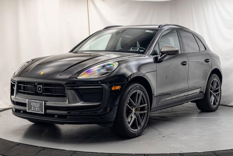 2024 Porsche Macan BaseImage 1