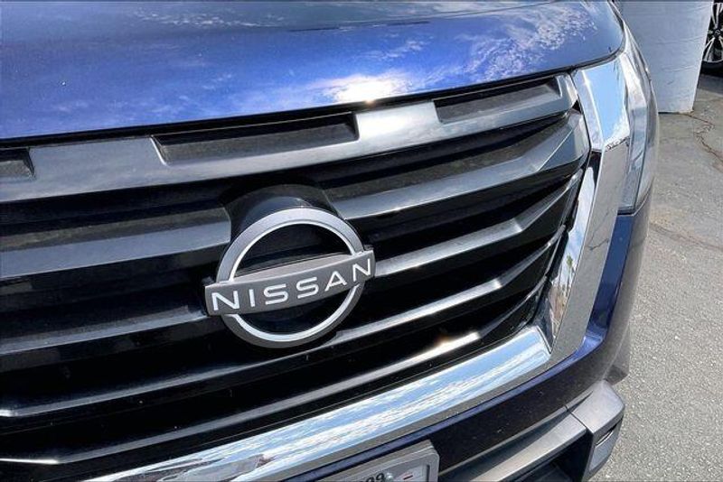 Used 2025 Nissan Pathfinder SVImage 30