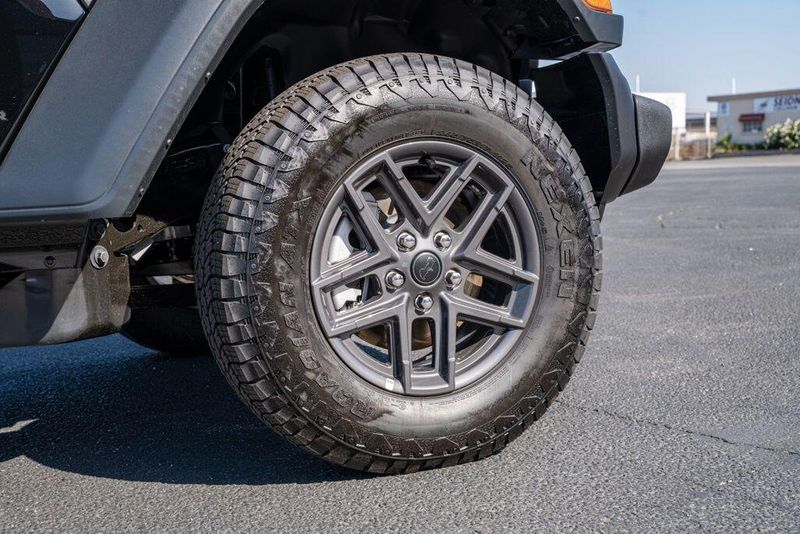 New 2026 Jeep Wrangler Sport SImage 9