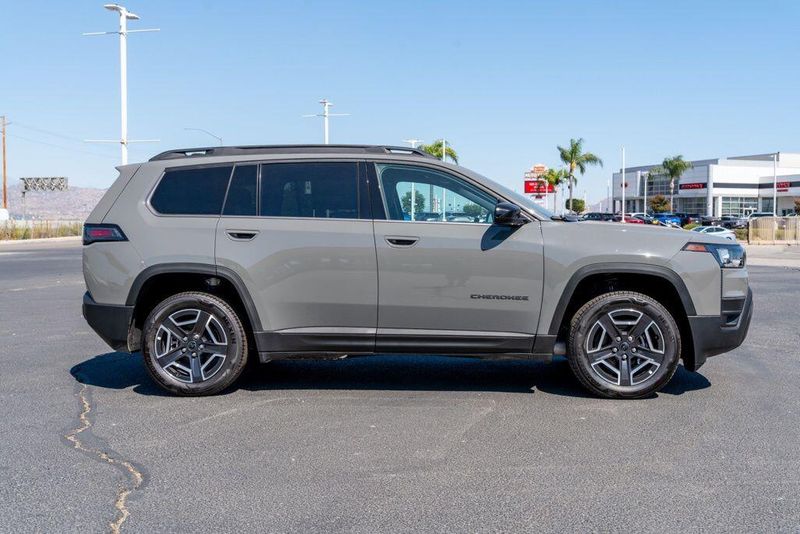 New 2026 Jeep Cherokee LaredoImage 8