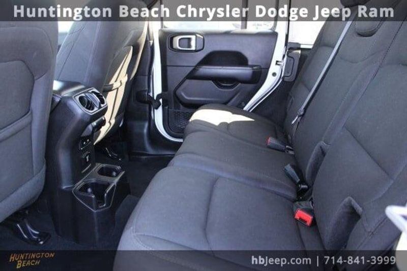2022 Jeep Wrangler Unlimited SaharaImage 37