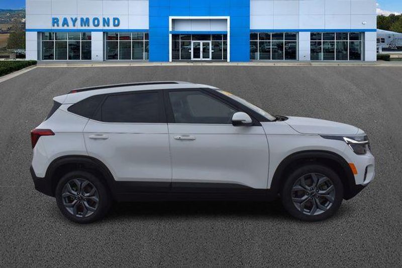 Used 2024 Kia Seltos SImage 2