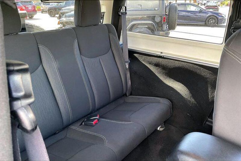 Used 2018 Jeep Wrangler JK SaharaImage 25