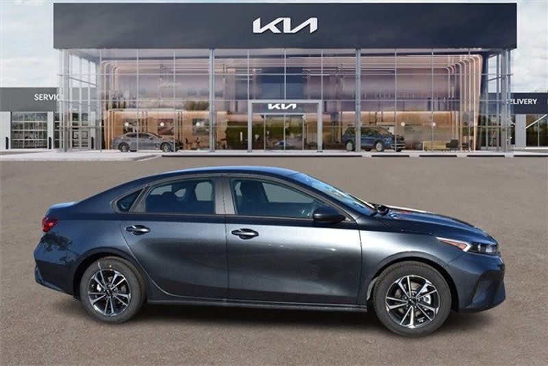 2024 Kia Forte LXSImage 2