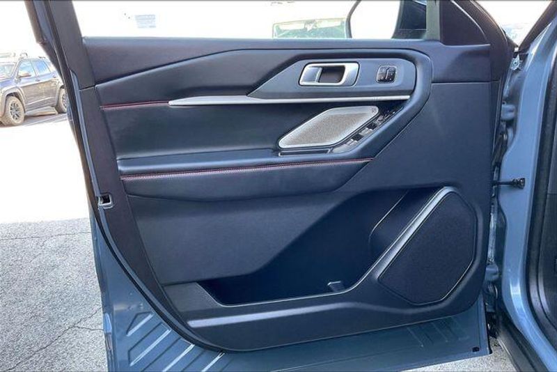 Used 2025 Ford Explorer STImage 22