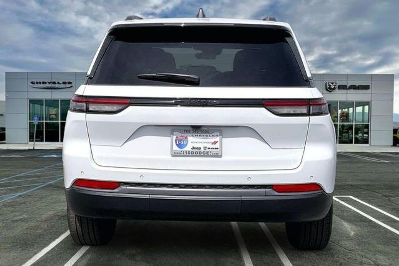 New 2026 Jeep Grand Cherokee Limited 4x2Image 3